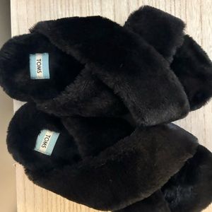 Tom’s black furry slippers size 9